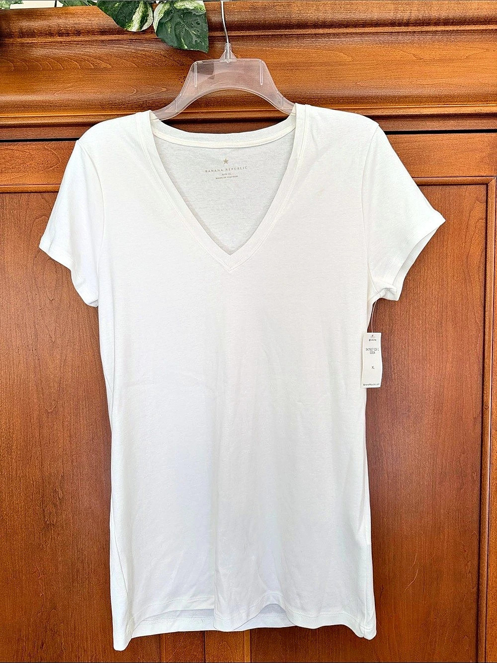 Banana Republic Timeless V-Neck Short Sleeve Tee in White XL NWT